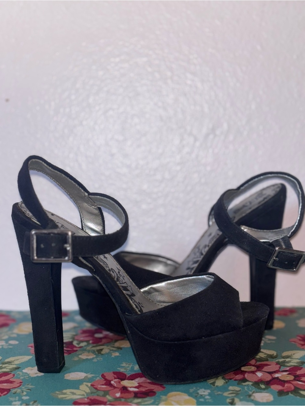 Womenβs Black Platform Ankle-Strap, Peep Toe, 5 Inch Heels. Size 6.5